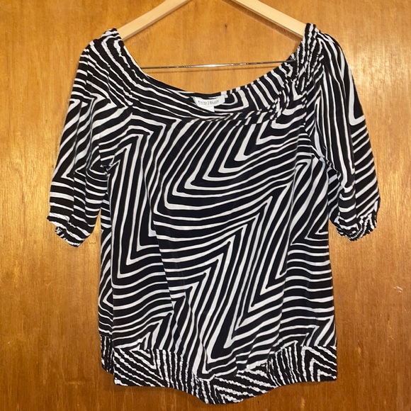 •WHITE HOUSE BLACK MARKET•BLACK/WHITE ZIG ZAG STRIPED 100% SILK BLOUSE SIZE MED - Picture 6 of 8